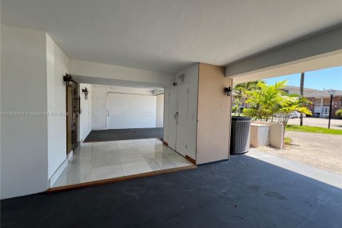 Touwnhouse à vendre à Hialeah, Floride: 3 chambres, 325.53 m2 № 1189429 - photo 4