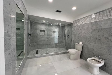 Touwnhouse à vendre à Hialeah, Floride: 3 chambres, 325.53 m2 № 1189429 - photo 17