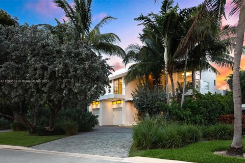 Villa ou maison à vendre à Golden Beach, Floride: 6 chambres, 528.24 m2 № 1187854 - photo 3