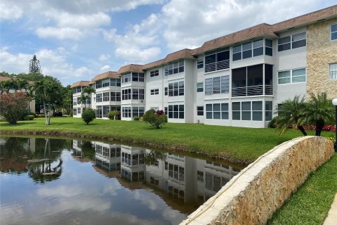 Condo in Lauderdale Lakes, Florida, 1 bedroom  № 1168962 - photo 5