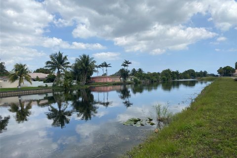 Condo in Lauderdale Lakes, Florida, 1 bedroom  № 1168962 - photo 2