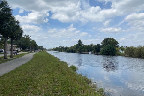 Copropriété à vendre à Lauderdale Lakes, Floride: 1 chambre, 63.55 m2 № 1168962 - photo 1