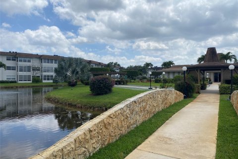 Condo in Lauderdale Lakes, Florida, 1 bedroom  № 1168962 - photo 9