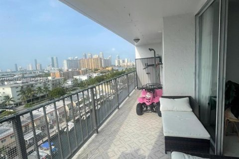 Condominio en venta en North Miami Beach, Florida, 2 dormitorios, 103.12 m2 № 674697 - foto 20