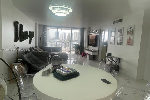 Condominio en venta en North Miami Beach, Florida, 2 dormitorios, 103.12 m2 № 674697 - foto 19