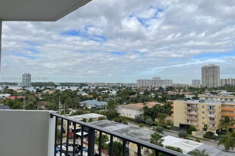 Condominio en venta en North Miami Beach, Florida, 2 dormitorios, 103.12 m2 № 674697 - foto 25