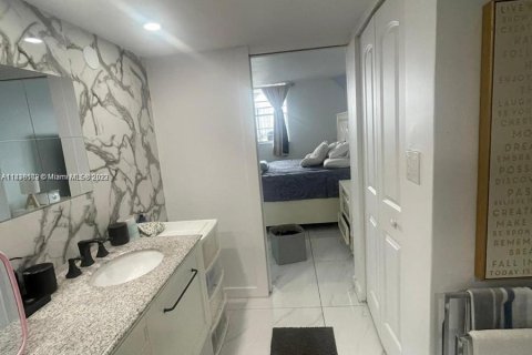 Condominio en venta en North Miami Beach, Florida, 2 dormitorios, 103.12 m2 № 674697 - foto 11