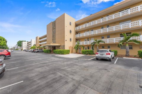 Condo in Dania Beach, Florida, 1 bedroom  № 1326040 - photo 3