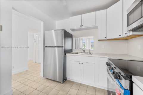 Condo in Dania Beach, Florida, 1 bedroom  № 1326040 - photo 7