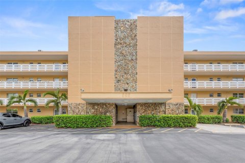 Condo in Dania Beach, Florida, 1 bedroom  № 1326040 - photo 2