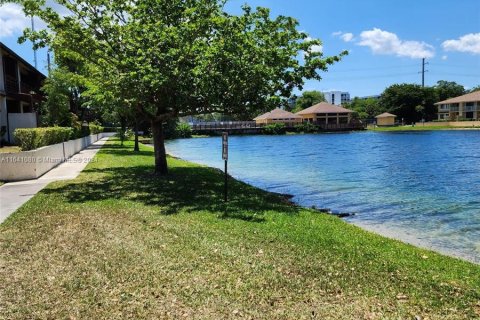 Condominio en venta en Miami Gardens, Florida, 3 dormitorios, 125.23 m2 № 1326038 - foto 18