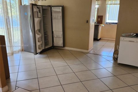 Condominio en venta en Miami Gardens, Florida, 3 dormitorios, 125.23 m2 № 1326038 - foto 3