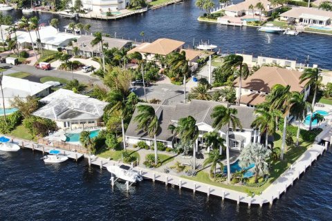 Casa en venta en Pompano Beach, Florida, 5 dormitorios, 474.27 m2 № 775911 - foto 3