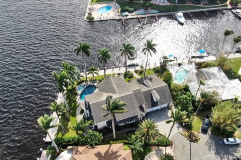 Casa en venta en Pompano Beach, Florida, 5 dormitorios, 474.27 m2 № 775911 - foto 1