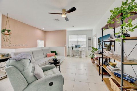 Condo in Miramar, Florida, 3 bedrooms  № 1306060 - photo 13