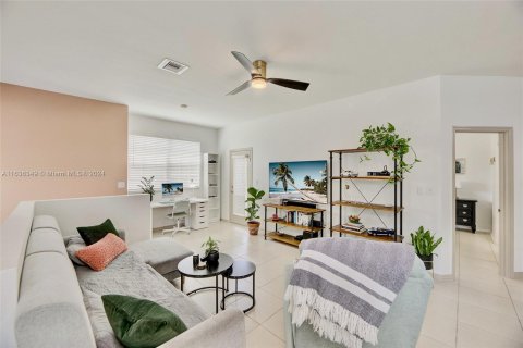 Condo in Miramar, Florida, 3 bedrooms  № 1306060 - photo 11