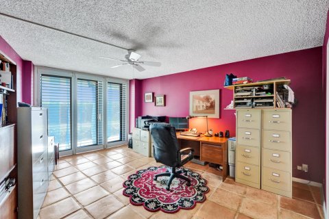 Condo in Palm Beach, Florida, 2 bedrooms  № 1146741 - photo 18