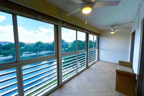 Condominio en venta en Coconut Creek, Florida, 2 dormitorios, 116.13 m2 № 1146694 - foto 23