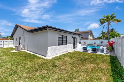 Casa en venta en Deerfield Beach, Florida, 4 dormitorios, 155.89 m2 № 1146742 - foto 8