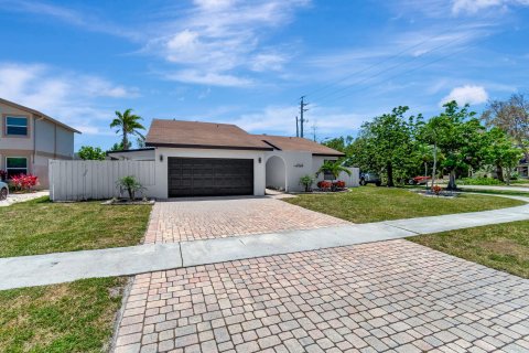 Casa en venta en Deerfield Beach, Florida, 4 dormitorios, 155.89 m2 № 1146742 - foto 3