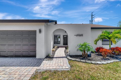 Casa en venta en Deerfield Beach, Florida, 4 dormitorios, 155.89 m2 № 1146742 - foto 2
