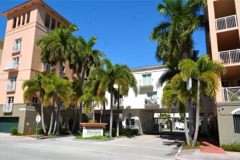 Condo in Miami Beach, Florida, 2 bedrooms  № 1183890 - photo 1