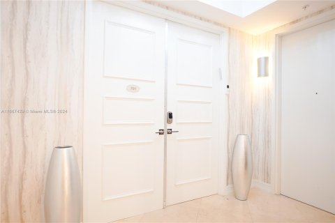 Condo in Sunny Isles Beach, Florida, 3 bedrooms  № 1394900 - photo 2