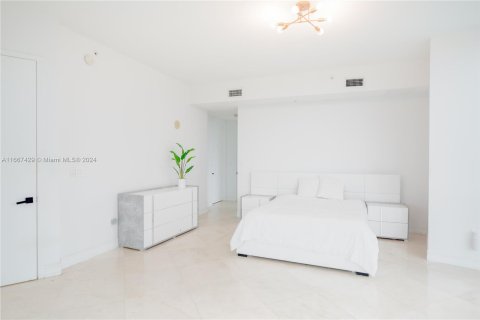 Condo in Sunny Isles Beach, Florida, 3 bedrooms  № 1394900 - photo 1