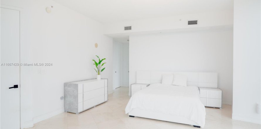 Condo in Sunny Isles Beach, Florida, 3 bedrooms  № 1394900