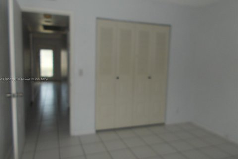 Condo in Pembroke Pines, Florida, 2 bedrooms  № 1377666 - photo 9