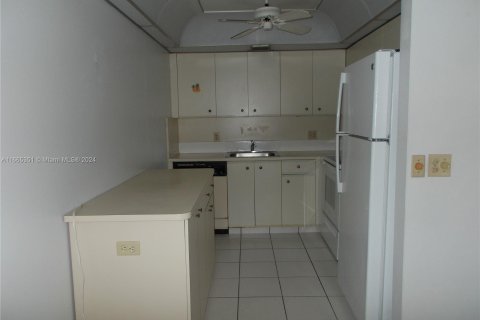 Condo in Pembroke Pines, Florida, 2 bedrooms  № 1377666 - photo 6