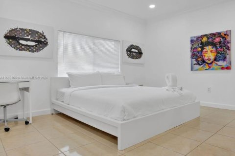 Casa en venta en Miami, Florida, 4 dormitorios, 192.49 m2 № 1377622 - foto 22