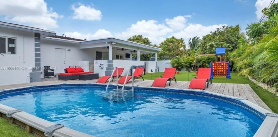 House in Miami, Florida 4 bedrooms, 192.49 sq.m. № 1377622