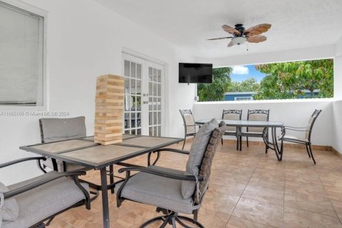 Casa en venta en Miami, Florida, 4 dormitorios, 192.49 m2 № 1377622 - foto 3