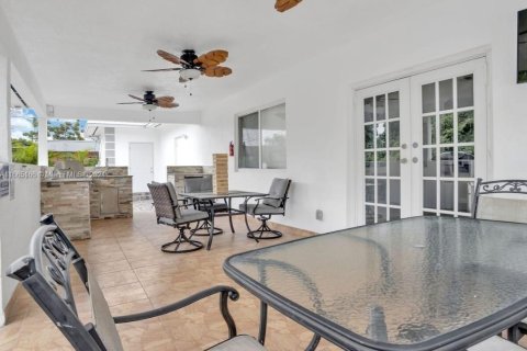 Casa en venta en Miami, Florida, 4 dormitorios, 192.49 m2 № 1377622 - foto 10