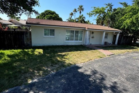 House in Oakland Park, Florida 3 bedrooms, 106.28 sq.m. № 1186957 - photo 1