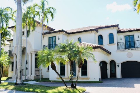 House in Fort Lauderdale, Florida 6 bedrooms, 662.39 sq.m. № 839460 - photo 1