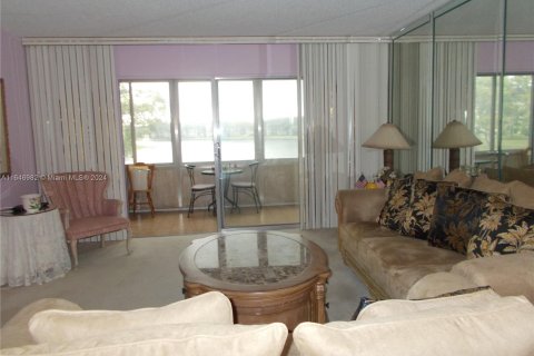 Condo in Pembroke Pines, Florida, 2 bedrooms  № 1329722 - photo 29