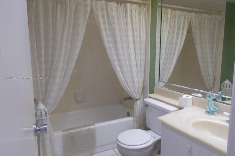 Condo in Pembroke Pines, Florida, 2 bedrooms  № 1329722 - photo 21