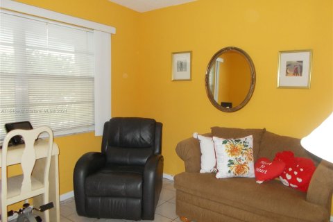 Condo in Pembroke Pines, Florida, 2 bedrooms  № 1329722 - photo 19