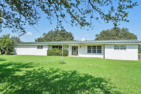 Casa en venta en Southwest Ranches, Florida, 7 dormitorios, 512.36 m2 № 956563 - foto 2