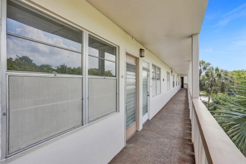 Condominio en venta en Coconut Creek, Florida, 2 dormitorios, 107.4 m2 № 1091713 - foto 18