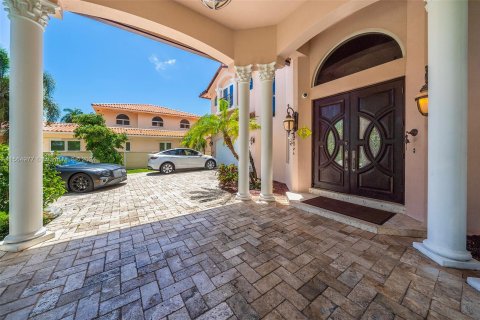 Casa en venta en Sunny Isles Beach, Florida, 6 dormitorios, 452.53 m2 № 1117503 - foto 27