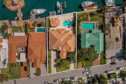 Casa en venta en Sunny Isles Beach, Florida, 6 dormitorios, 452.53 m2 № 1117503 - foto 6
