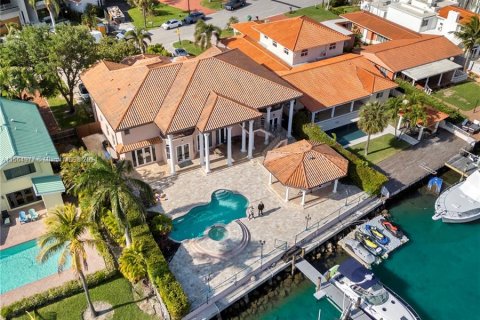 Casa en venta en Sunny Isles Beach, Florida, 6 dormitorios, 452.53 m2 № 1117503 - foto 16