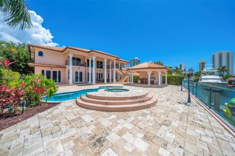 Casa en venta en Sunny Isles Beach, Florida, 6 dormitorios, 452.53 m2 № 1117503 - foto 3