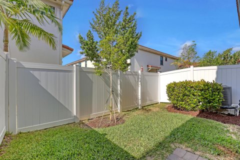 Townhouse in Riviera Beach, Florida 4 bedrooms, 172.89 sq.m. № 1208662 - photo 12