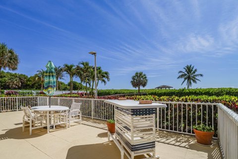 Condo in Hutchinson Island South, Florida, 2 bedrooms  № 1208704 - photo 29