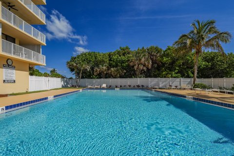 Condo in Hutchinson Island South, Florida, 2 bedrooms  № 1208704 - photo 24