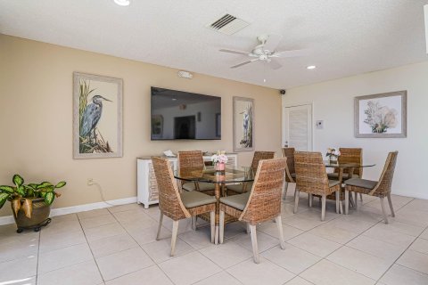 Condo in Hutchinson Island South, Florida, 2 bedrooms  № 1208704 - photo 20